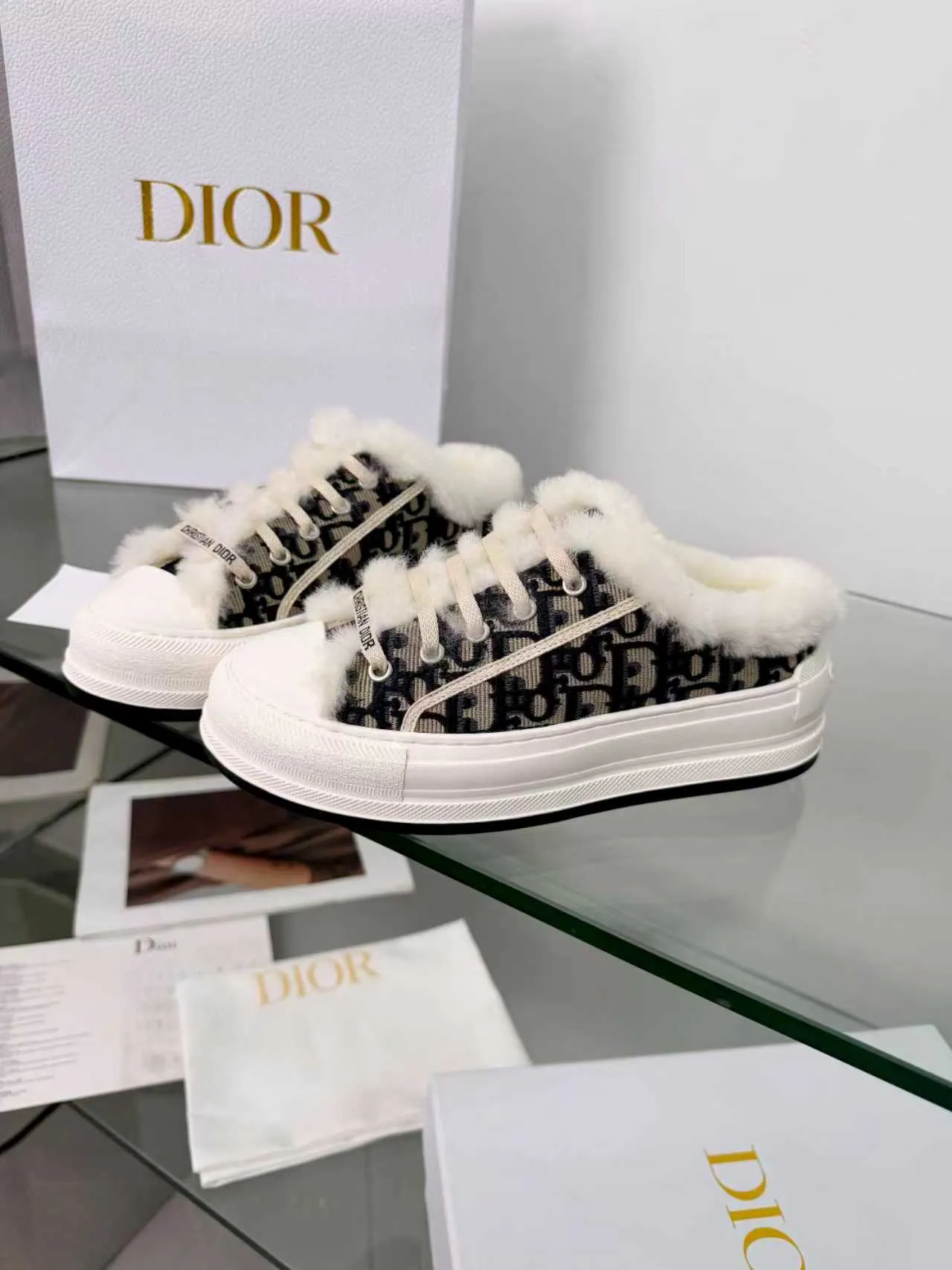 Men's men's shoes pP540! 𝐃𝐈𝐎𝐑 𝐖𝐚𝐥𝐤'𝐧 Dior Presbyopia Embroidery Wool Thick Sole Canvas Shoes Casual Sneakers (Half Flop) These Walk'n'Dior thick sole sneakers are a fashionable piece that elevates the collection. Oblique printed cotton embroidered upper with comfortable platform sole, tongue and Christian Dior Paris signature laces. Bottom thickness 4.5CM Size: Women's 35-41